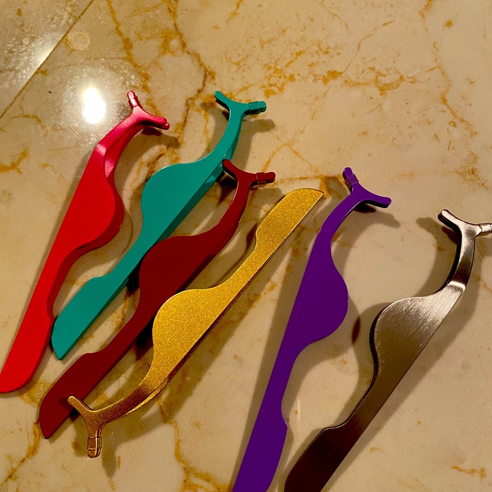 Eyelashes tweezers